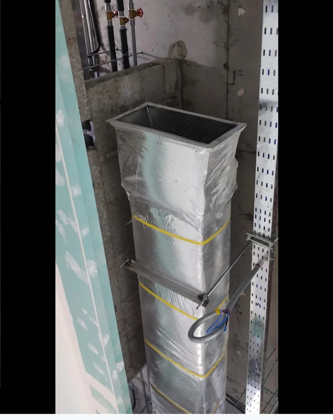Insulated vertical duct installation indoors