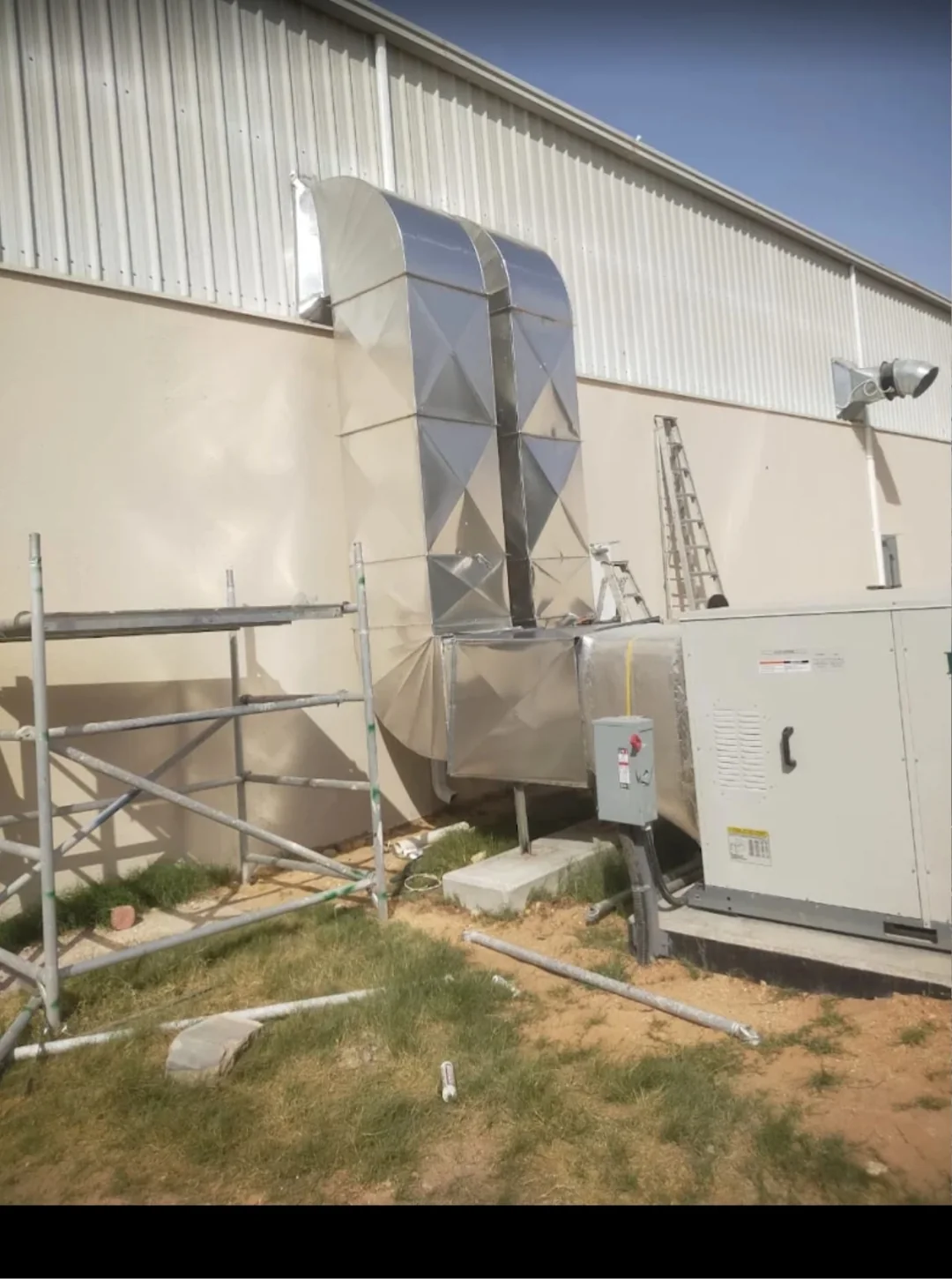 Outdoor package unit with vertical ductwork